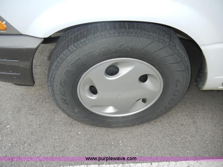 image for item D4091 1996 Ford Aerostar XLT van