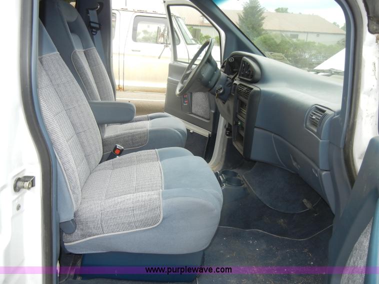 image for item D4091 1996 Ford Aerostar XLT van