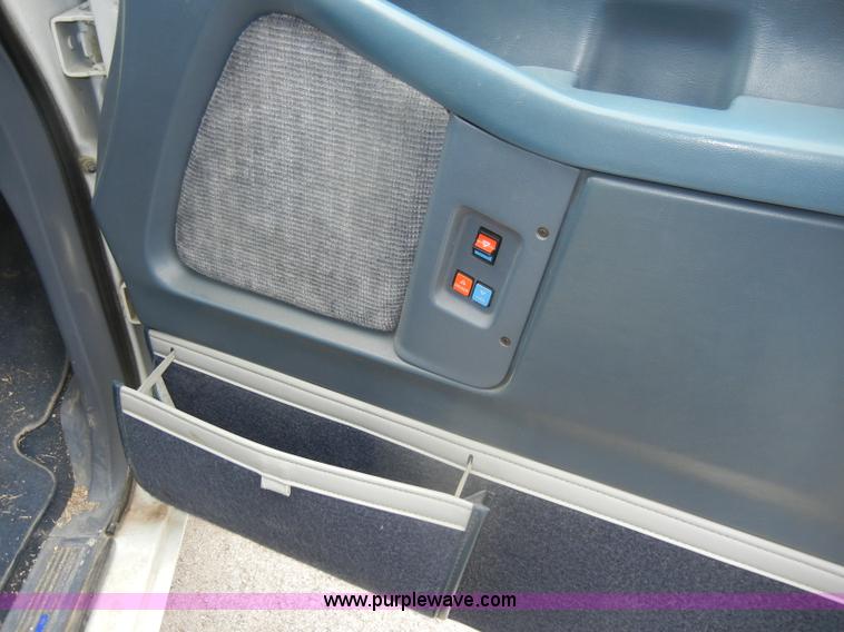 image for item D4091 1996 Ford Aerostar XLT van