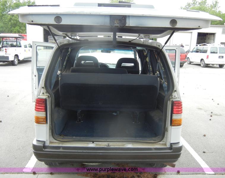 image for item D4091 1996 Ford Aerostar XLT van