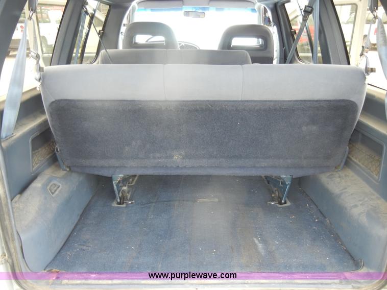 image for item D4091 1996 Ford Aerostar XLT van