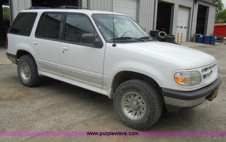 image for item D4093 1998 Ford Explorer SUV