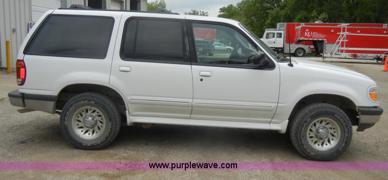 image for item D4093 1998 Ford Explorer SUV