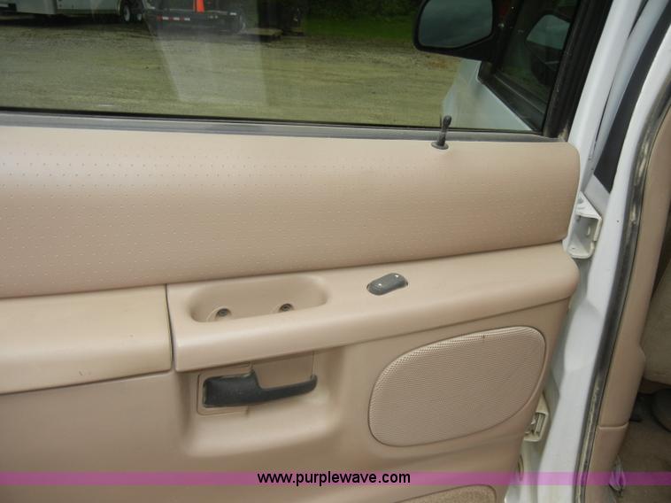 image for item D4093 1998 Ford Explorer SUV