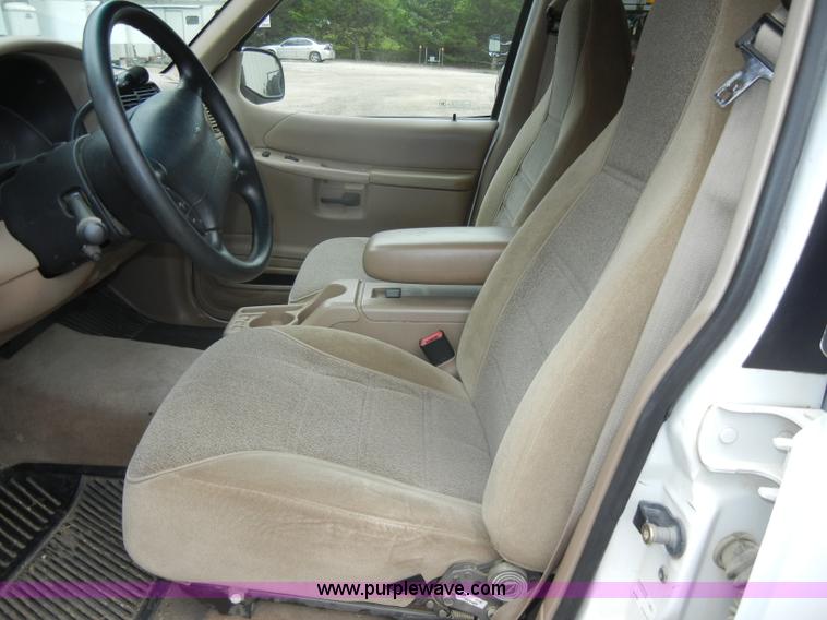 image for item D4093 1998 Ford Explorer SUV