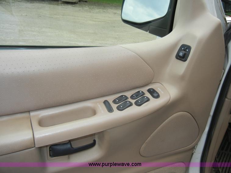 image for item D4093 1998 Ford Explorer SUV