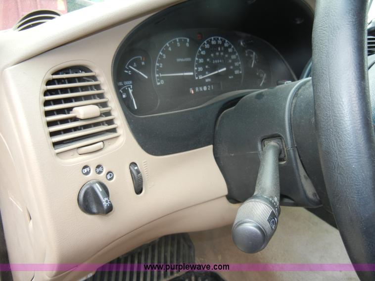 image for item D4093 1998 Ford Explorer SUV