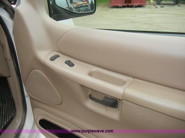 image for item D4093 1998 Ford Explorer SUV