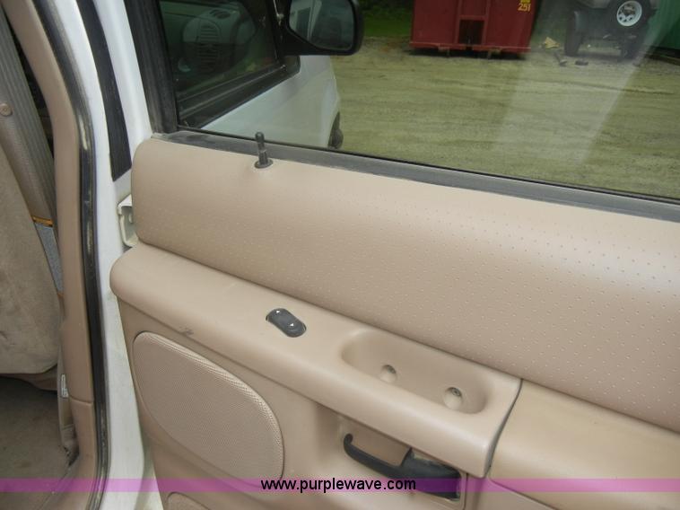 image for item D4093 1998 Ford Explorer SUV