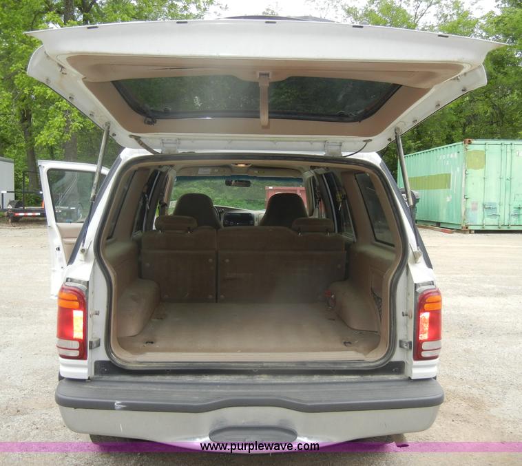 image for item D4093 1998 Ford Explorer SUV