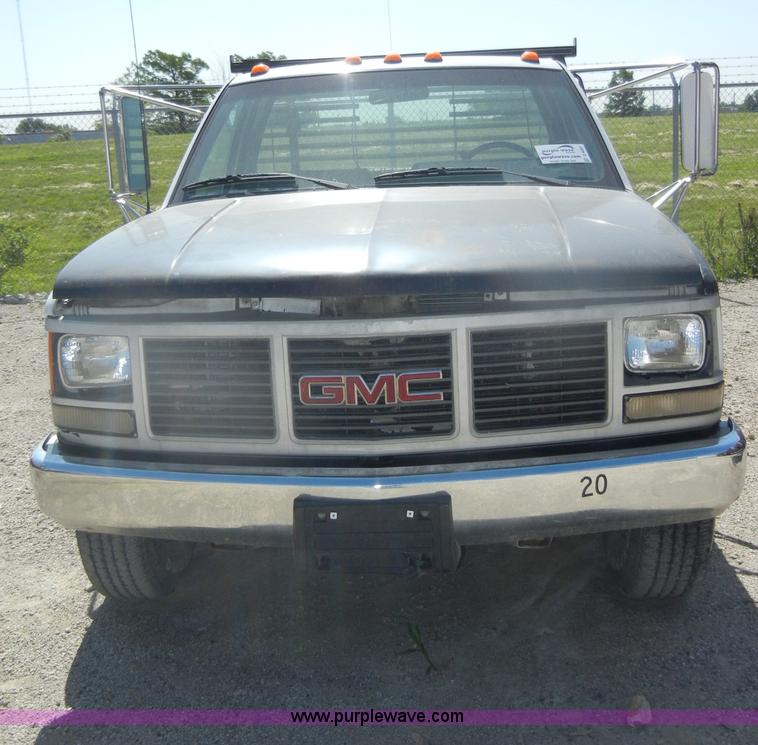 image for item D4097 1990 GMC Sierra 3500 SL flatbed pickup truck