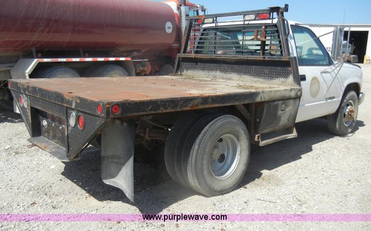 image for item D4097 1990 GMC Sierra 3500 SL flatbed pickup truck