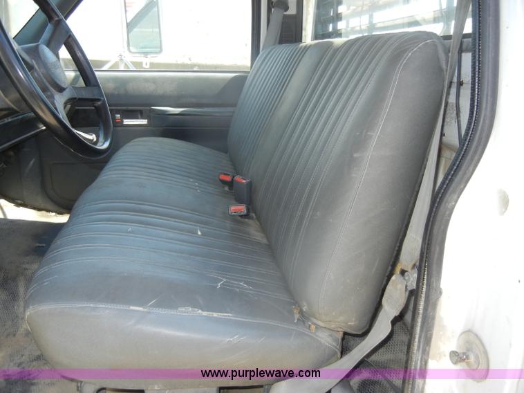 image for item D4097 1990 GMC Sierra 3500 SL flatbed pickup truck