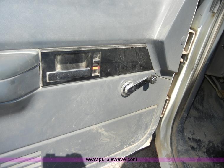 image for item D4097 1990 GMC Sierra 3500 SL flatbed pickup truck