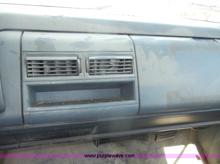 image for item D4097 1990 GMC Sierra 3500 SL flatbed pickup truck