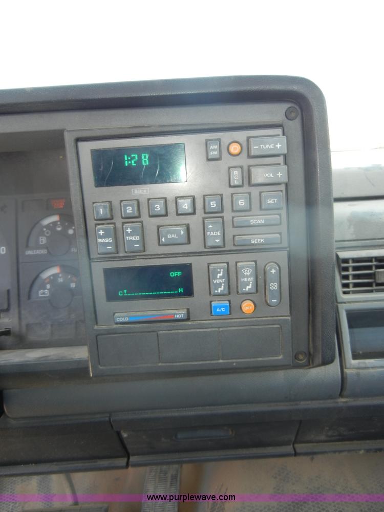 image for item D4097 1990 GMC Sierra 3500 SL flatbed pickup truck