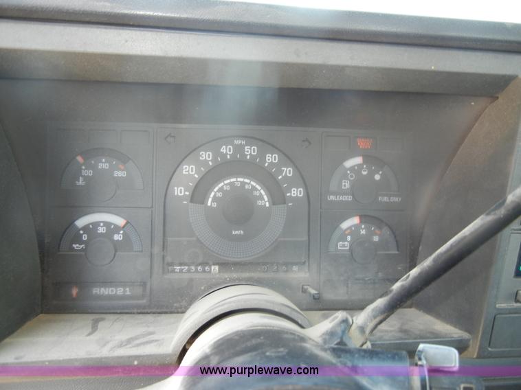 image for item D4097 1990 GMC Sierra 3500 SL flatbed pickup truck