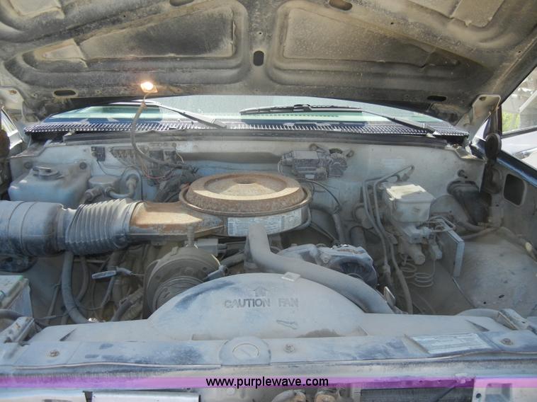 image for item D4097 1990 GMC Sierra 3500 SL flatbed pickup truck