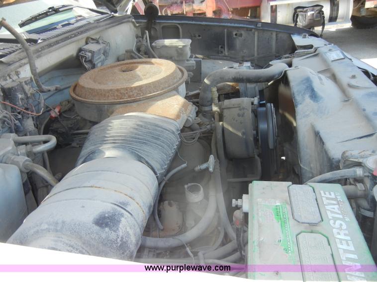 image for item D4097 1990 GMC Sierra 3500 SL flatbed pickup truck