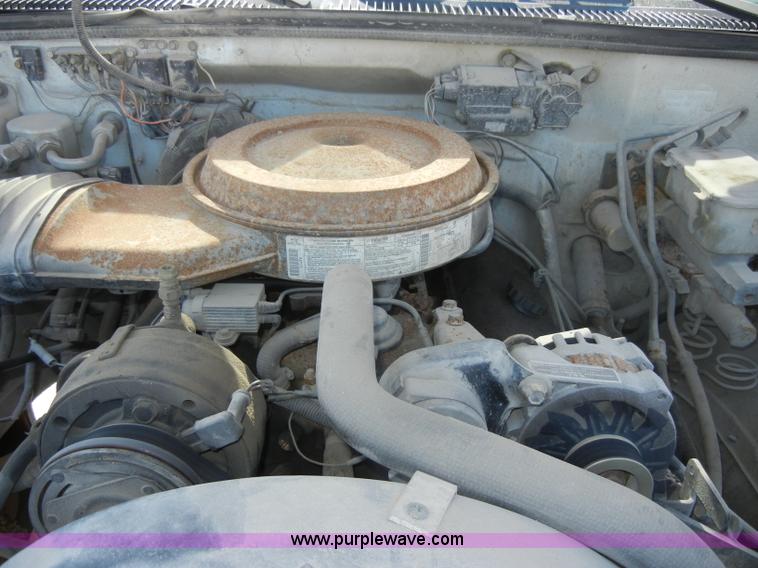 image for item D4097 1990 GMC Sierra 3500 SL flatbed pickup truck