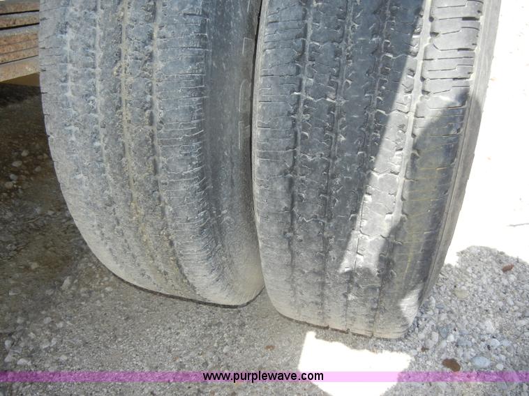 image for item D4097 1990 GMC Sierra 3500 SL flatbed pickup truck