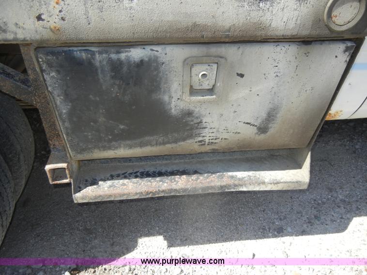 image for item D4097 1990 GMC Sierra 3500 SL flatbed pickup truck