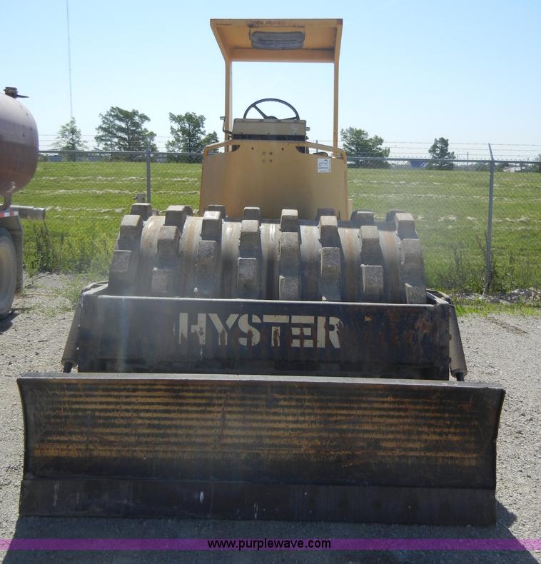 image for item D4098 1988 Hyster C832A pad foot roller