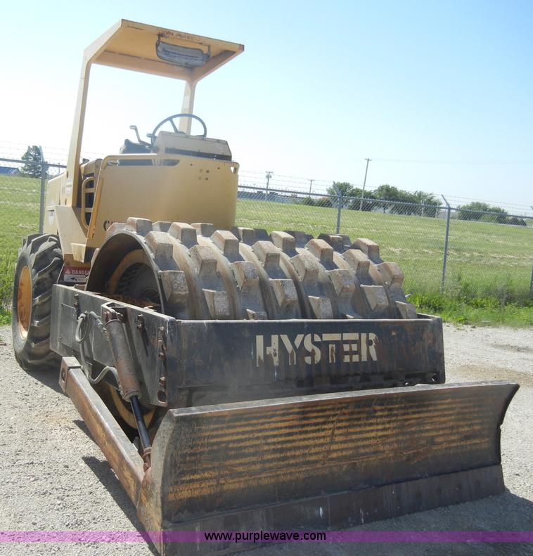 image for item D4098 1988 Hyster C832A pad foot roller