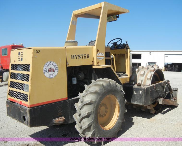 image for item D4098 1988 Hyster C832A pad foot roller