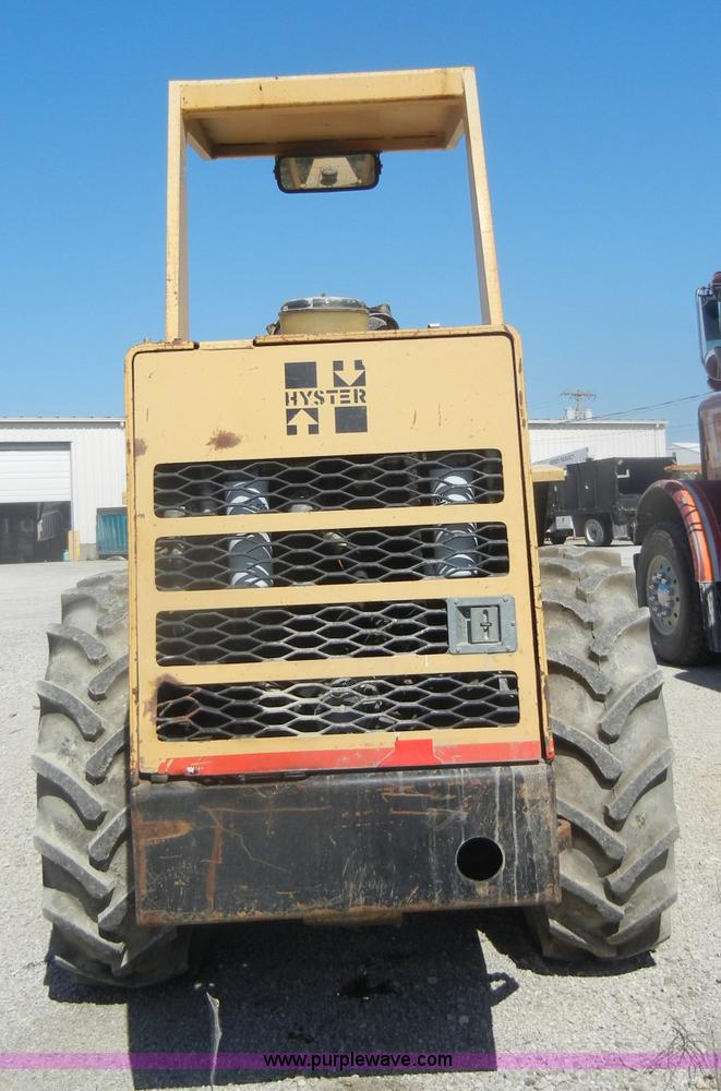 image for item D4098 1988 Hyster C832A pad foot roller