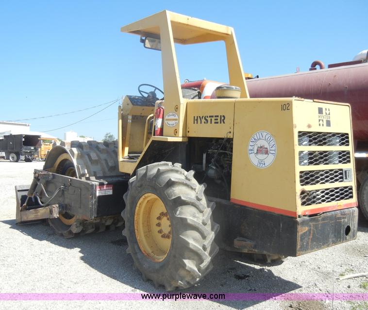 image for item D4098 1988 Hyster C832A pad foot roller