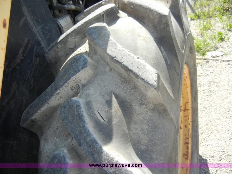 image for item D4098 1988 Hyster C832A pad foot roller