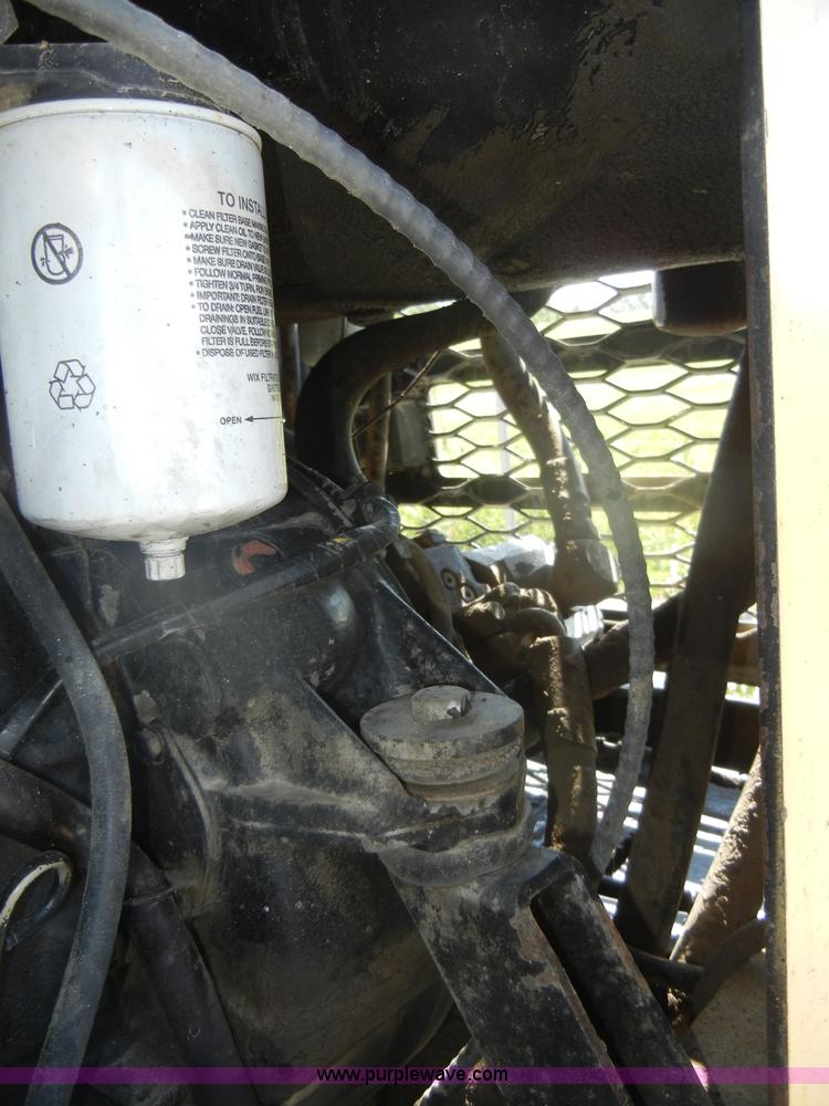 image for item D4098 1988 Hyster C832A pad foot roller