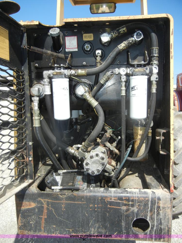 image for item D4098 1988 Hyster C832A pad foot roller