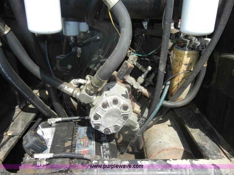 image for item D4098 1988 Hyster C832A pad foot roller