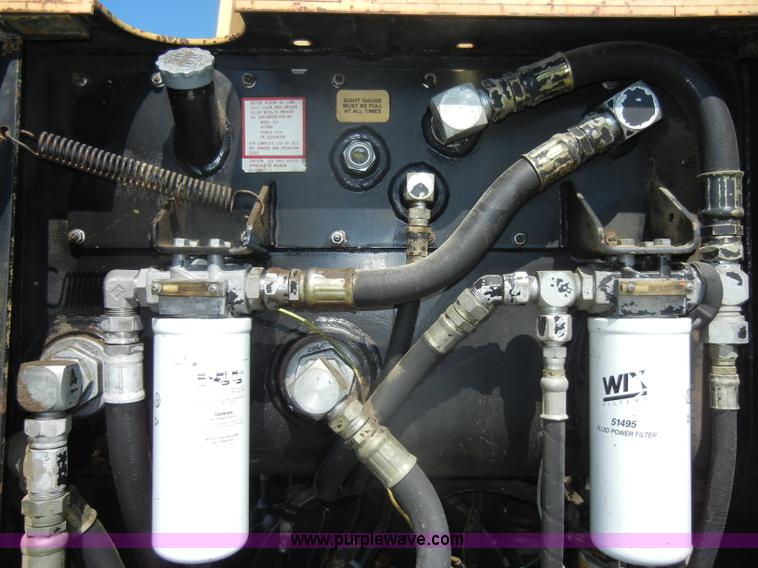 image for item D4098 1988 Hyster C832A pad foot roller