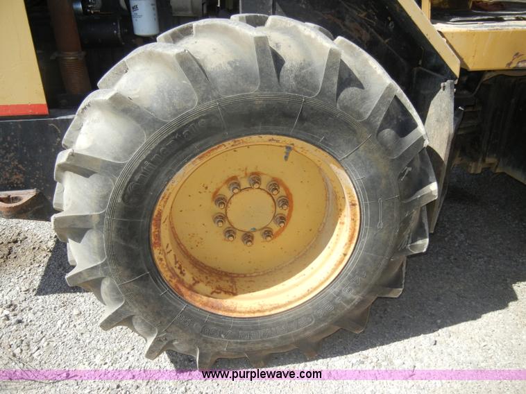 image for item D4098 1988 Hyster C832A pad foot roller