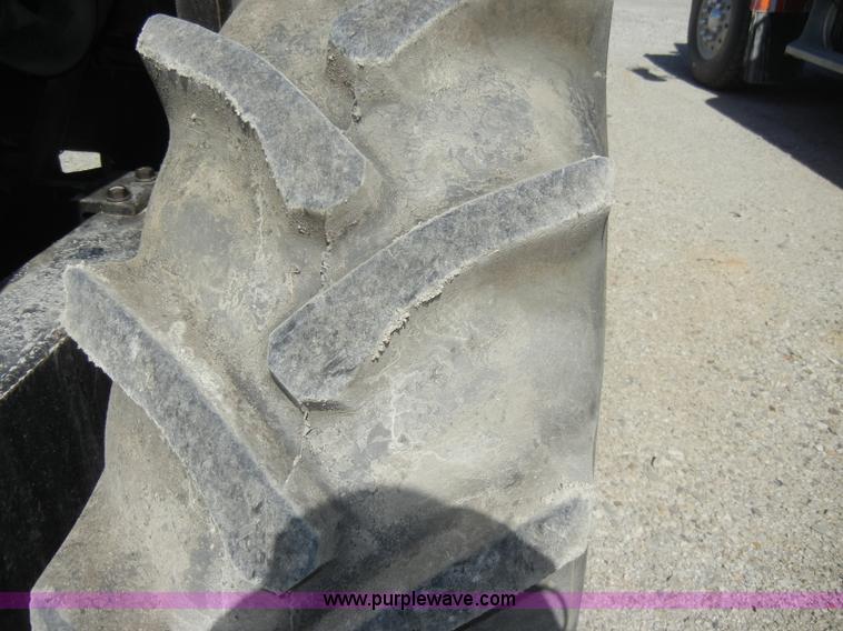 image for item D4098 1988 Hyster C832A pad foot roller