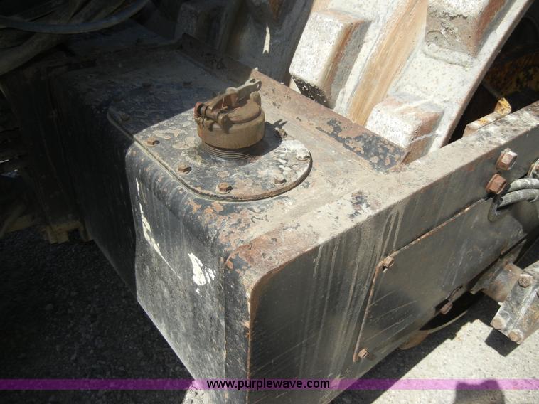 image for item D4098 1988 Hyster C832A pad foot roller