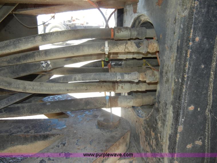 image for item D4098 1988 Hyster C832A pad foot roller