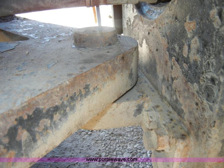 image for item D4098 1988 Hyster C832A pad foot roller