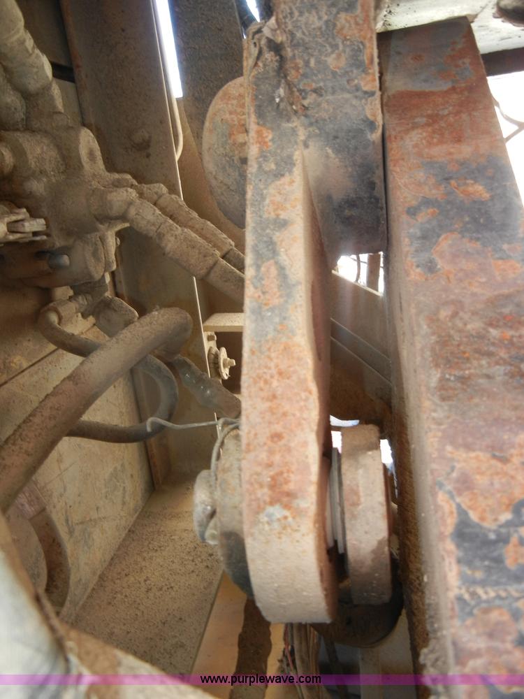 image for item D4098 1988 Hyster C832A pad foot roller