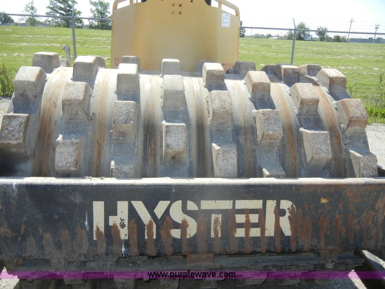 image for item D4098 1988 Hyster C832A pad foot roller