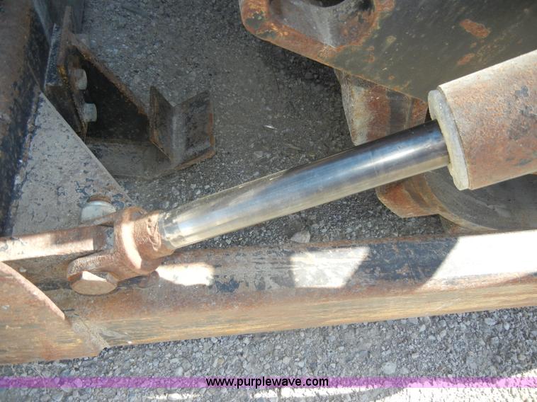 image for item D4098 1988 Hyster C832A pad foot roller