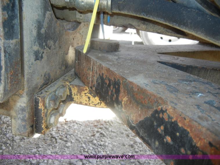 image for item D4098 1988 Hyster C832A pad foot roller