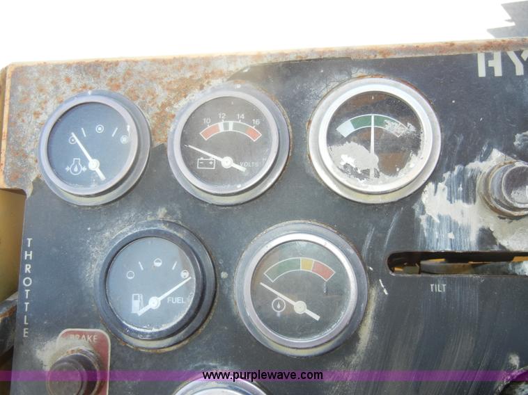 image for item D4098 1988 Hyster C832A pad foot roller