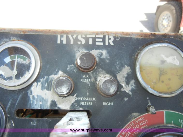 image for item D4098 1988 Hyster C832A pad foot roller