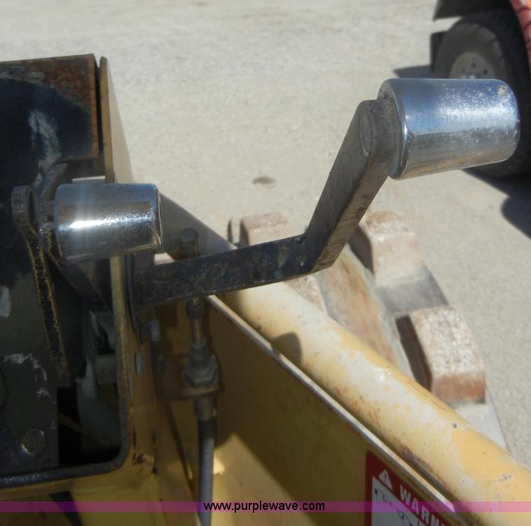 image for item D4098 1988 Hyster C832A pad foot roller