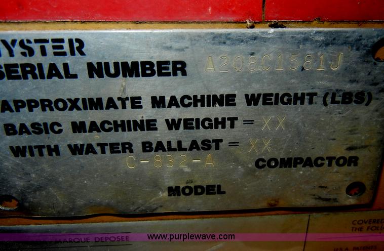 image for item D4098 1988 Hyster C832A pad foot roller