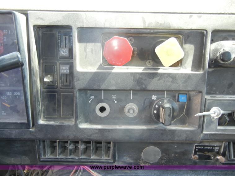 image for item D4100 1994 International 2574 dump truck